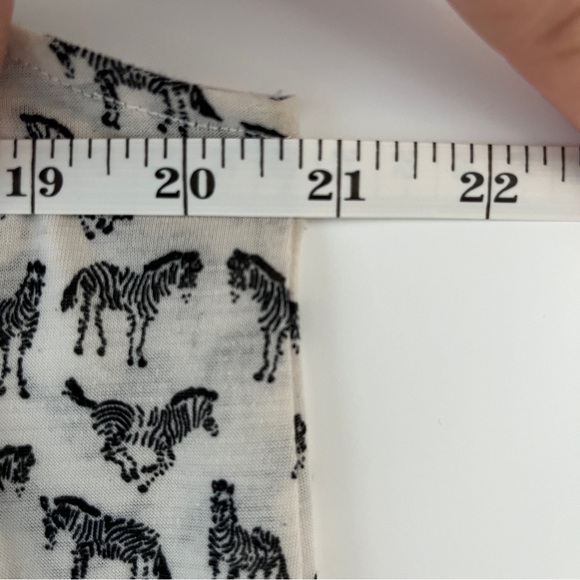 Zebra print flowy tank top - Picture 3 of 8